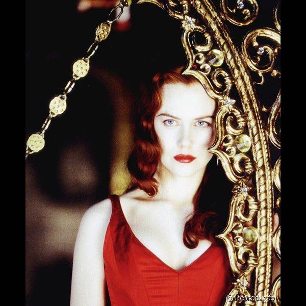 Moulin Rouge, 2001 - O contraste da pele clara da cortes? Satine com o vermelho intenso do batom foi uma combina??o que caracterizou a protagonista do in?cio ao fim da trama.